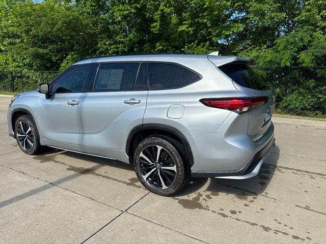 used 2021 Toyota Highlander car, priced at $32,395