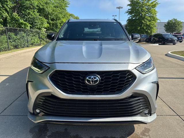 used 2021 Toyota Highlander car, priced at $32,395