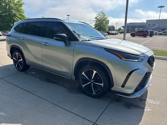 used 2021 Toyota Highlander car, priced at $32,395