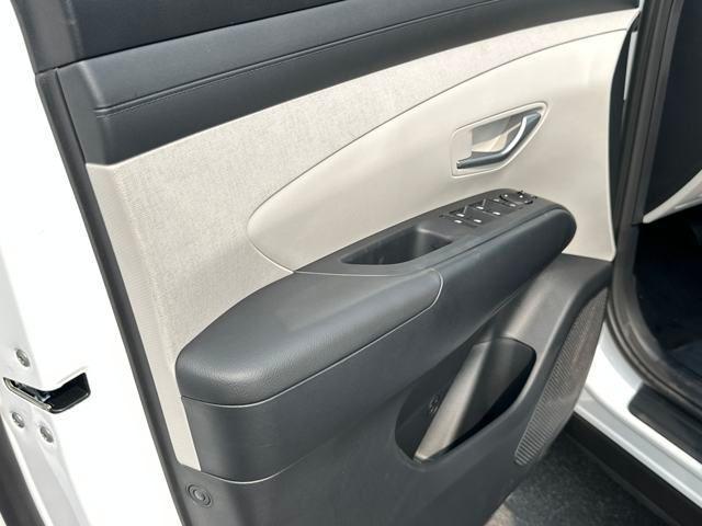 new 2025 Hyundai TUCSON Hybrid car, priced at $36,600