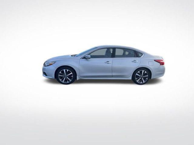 used 2016 Nissan Altima car, priced at $10,994