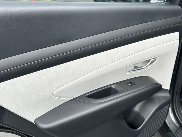 new 2025 Hyundai TUCSON Hybrid car, priced at $37,250