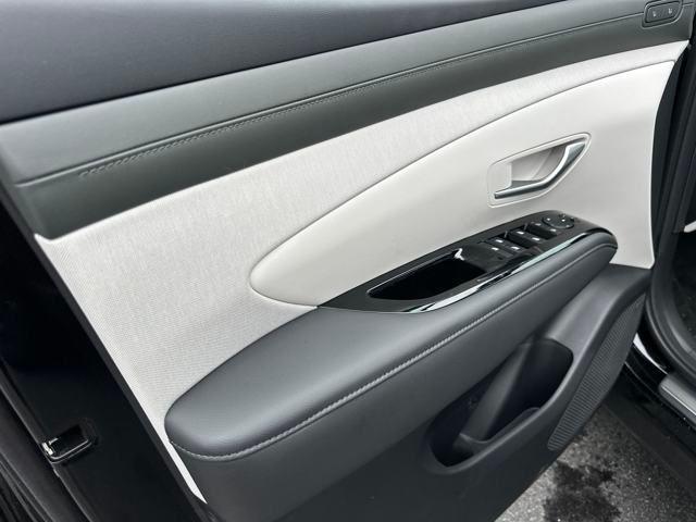 new 2025 Hyundai TUCSON Hybrid car, priced at $40,995