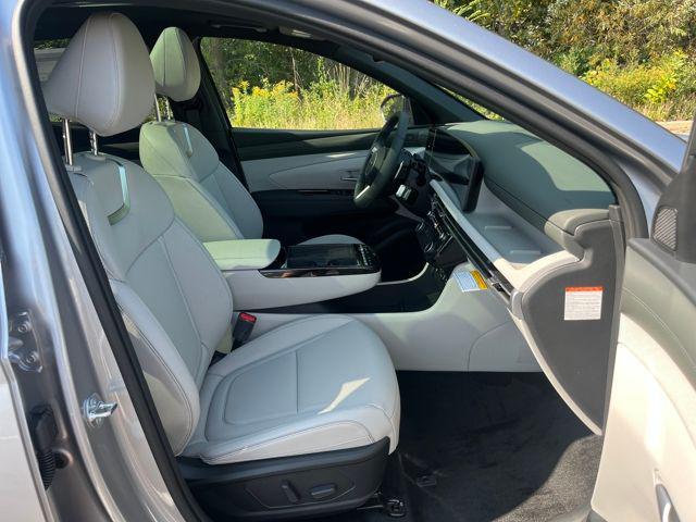 new 2025 Hyundai TUCSON Hybrid car, priced at $37,930