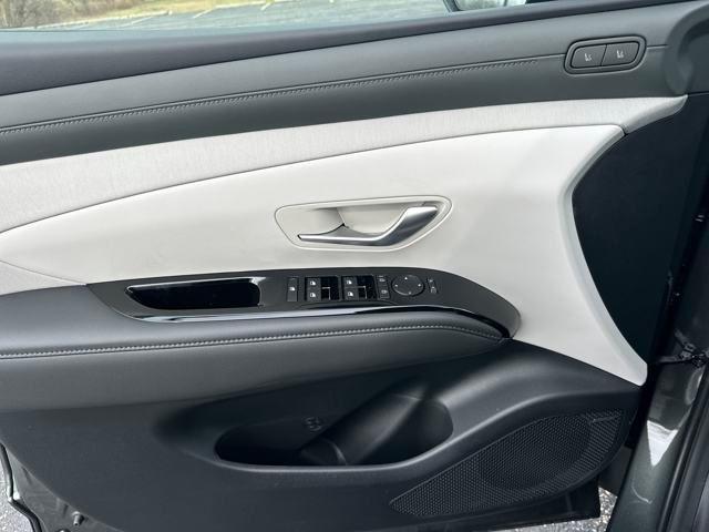 new 2025 Hyundai TUCSON Hybrid car, priced at $42,065