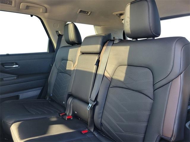 new 2025 Nissan Pathfinder car, priced at $48,687