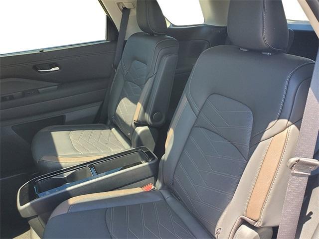 new 2025 Nissan Pathfinder car, priced at $46,254
