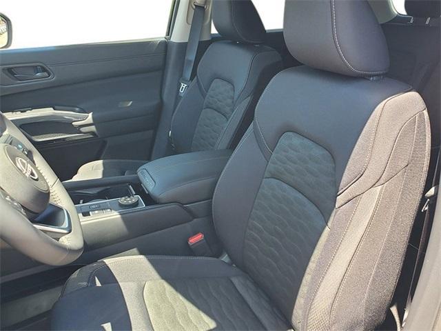 new 2025 Nissan Pathfinder car, priced at $34,676