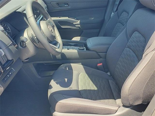 new 2025 Nissan Pathfinder car, priced at $34,676