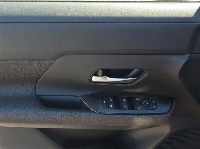 new 2025 Nissan Kicks car, priced at $25,250
