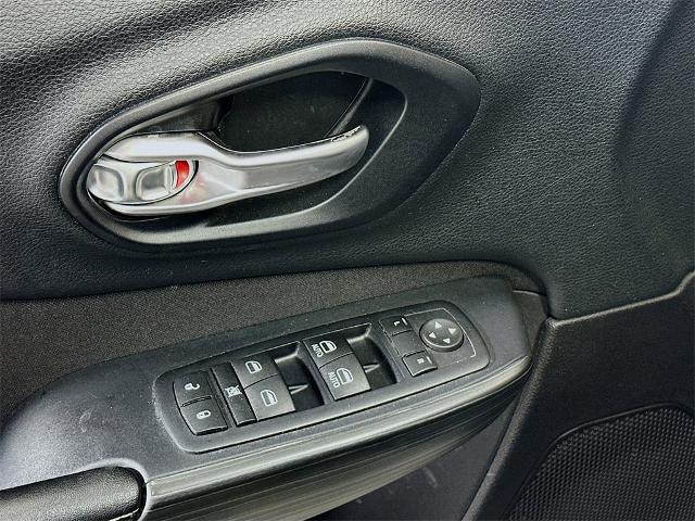 used 2015 Jeep Cherokee car, priced at $6,795