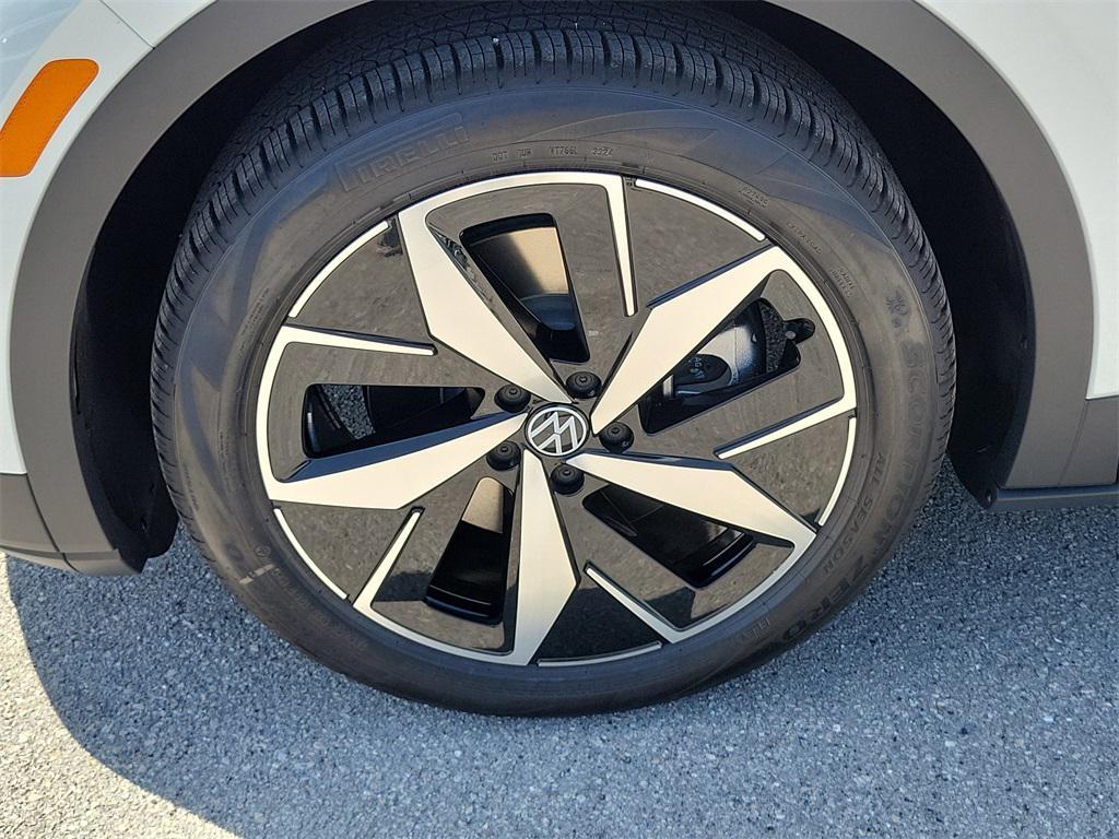 new 2025 Volkswagen ID.4 car, priced at $46,092