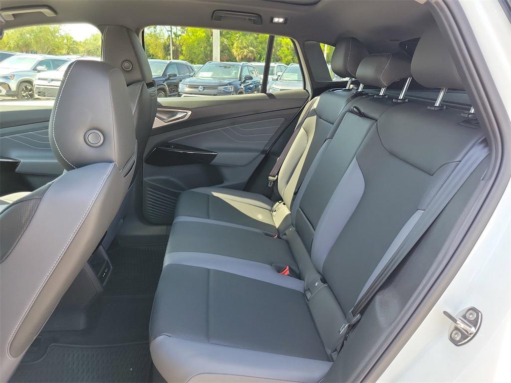 new 2025 Volkswagen ID.4 car, priced at $46,092