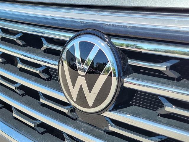 new 2025 Volkswagen Atlas car, priced at $46,656