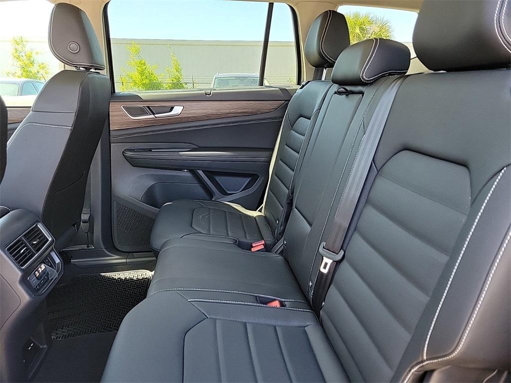 new 2025 Volkswagen Atlas car, priced at $43,129