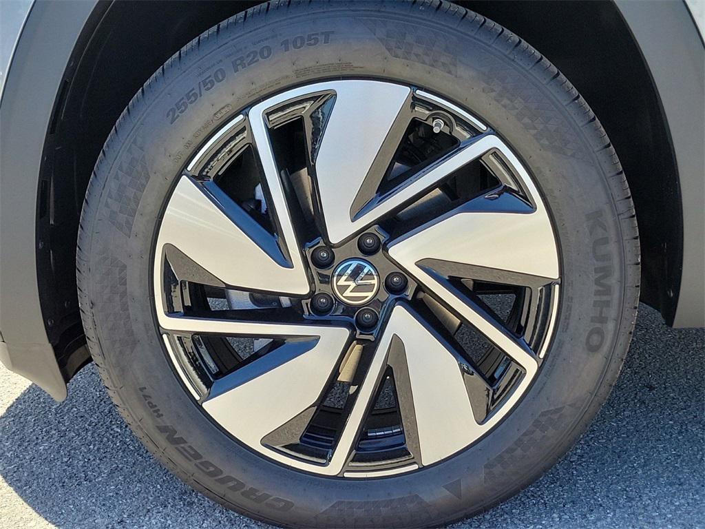 new 2025 Volkswagen Atlas car, priced at $43,129
