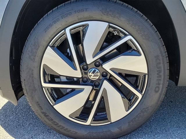 new 2025 Volkswagen Atlas car, priced at $46,656