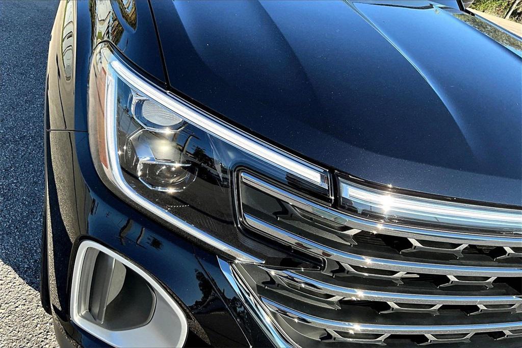 new 2026 Volkswagen Atlas car, priced at $45,038