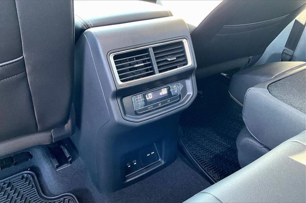 new 2026 Volkswagen Atlas car, priced at $45,038