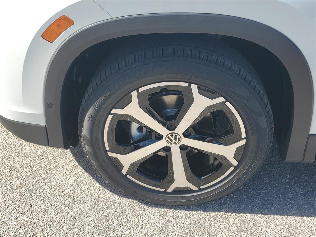 new 2025 Volkswagen Tiguan car, priced at $33,527