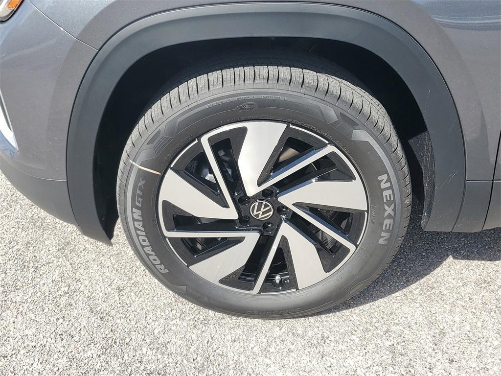 new 2025 Volkswagen Atlas car, priced at $41,327