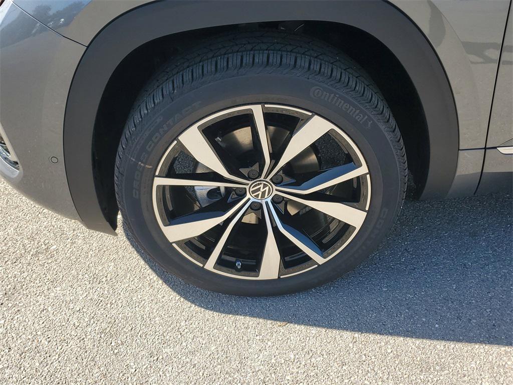 new 2025 Volkswagen Atlas Cross Sport car, priced at $48,561