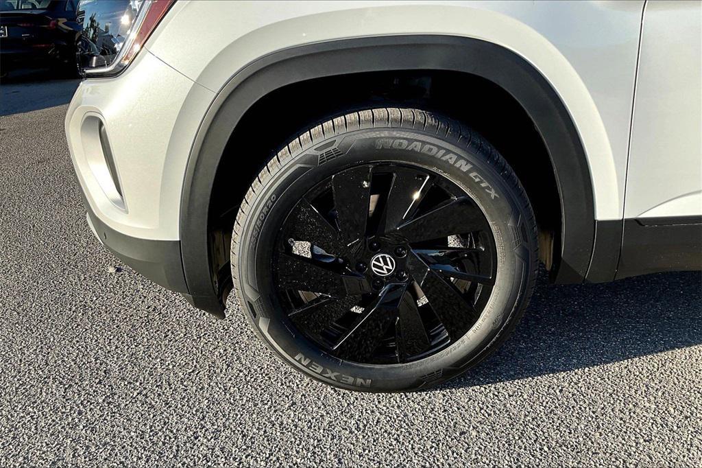 new 2026 Volkswagen Atlas car, priced at $45,051