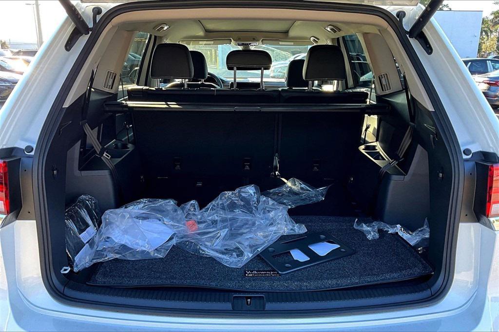 new 2026 Volkswagen Atlas car, priced at $45,051