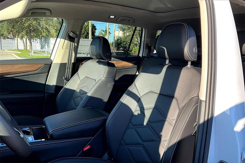 new 2026 Volkswagen Atlas car, priced at $45,051