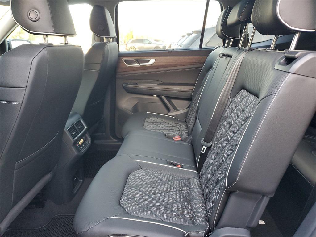 new 2025 Volkswagen Atlas car, priced at $50,660