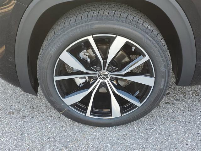 new 2025 Volkswagen Atlas car, priced at $53,585