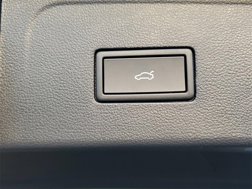 new 2025 Volkswagen Atlas car, priced at $44,741