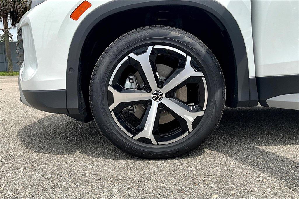 new 2025 Volkswagen Tiguan car, priced at $35,355