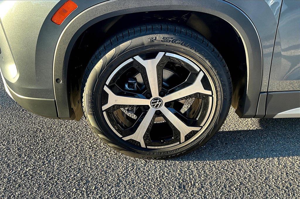 new 2025 Volkswagen Tiguan car, priced at $35,160