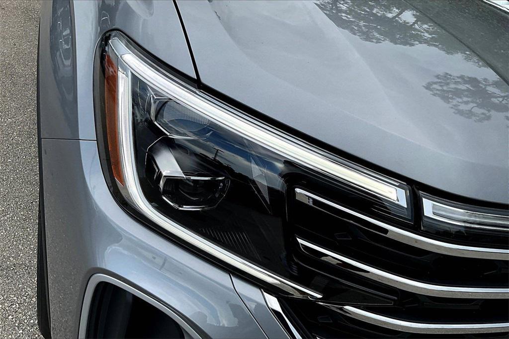 new 2026 Volkswagen Atlas car, priced at $43,858