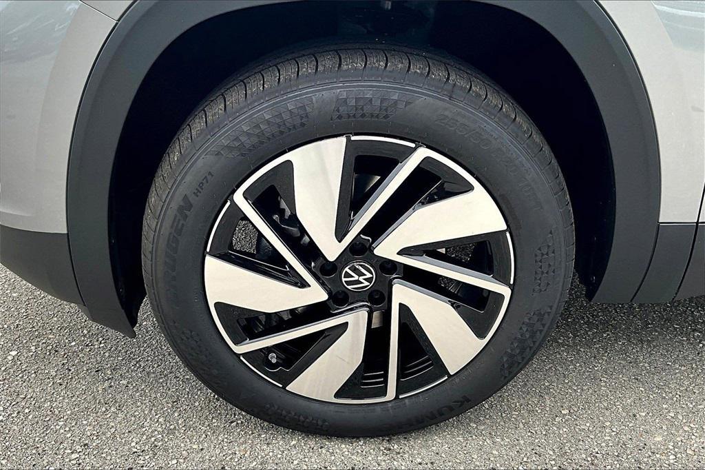new 2026 Volkswagen Atlas car, priced at $43,858