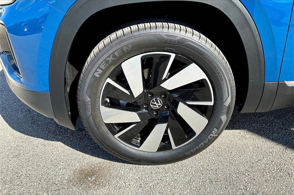 new 2026 Volkswagen Atlas Cross Sport car, priced at $46,400