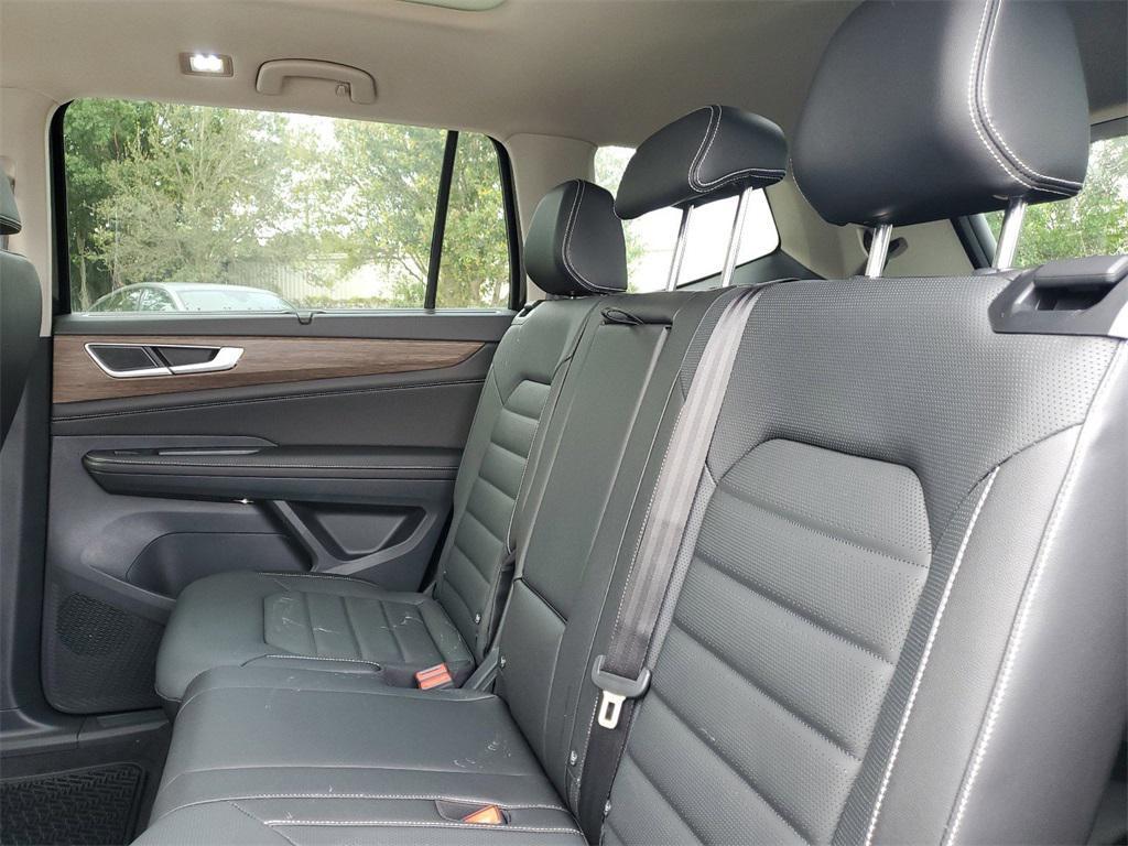 new 2025 Volkswagen Atlas car, priced at $43,173