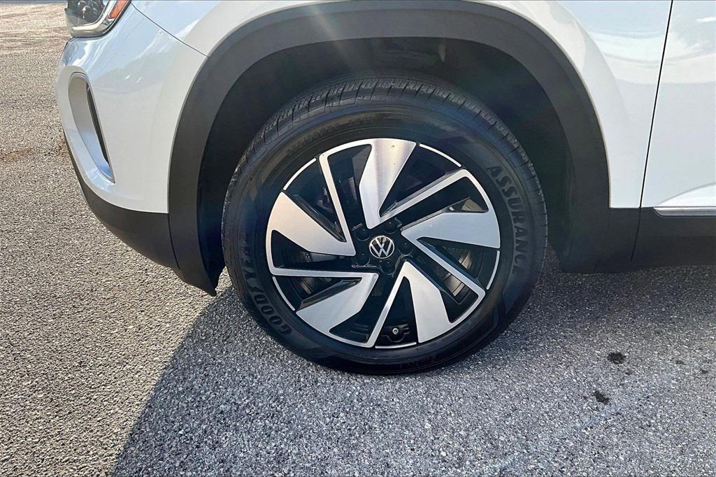 used 2024 Volkswagen Atlas car, priced at $34,250