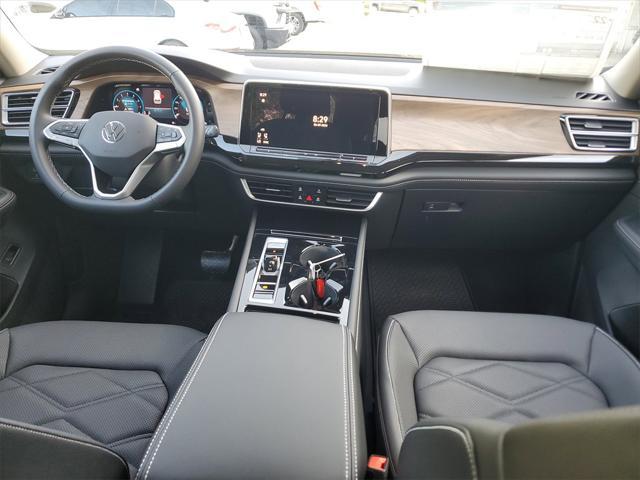 new 2025 Volkswagen Atlas car, priced at $44,000
