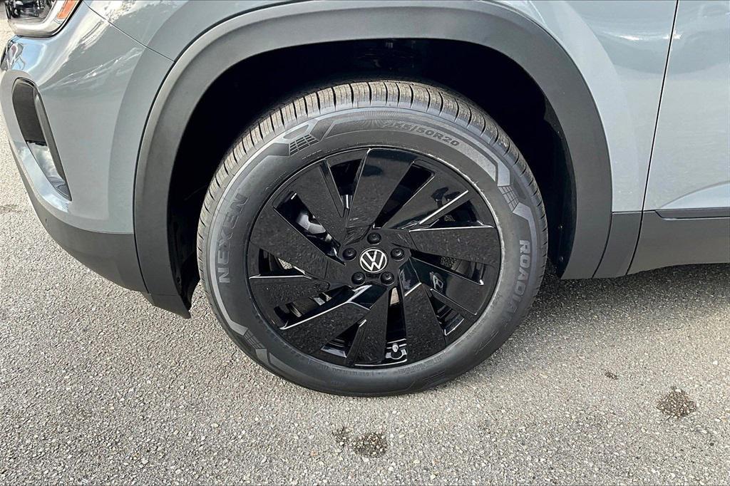 new 2026 Volkswagen Atlas Cross Sport car, priced at $42,517