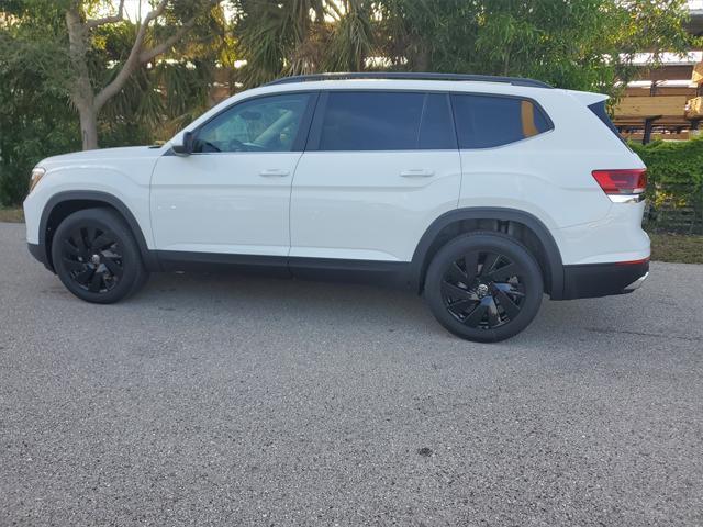 new 2025 Volkswagen Atlas car, priced at $43,914