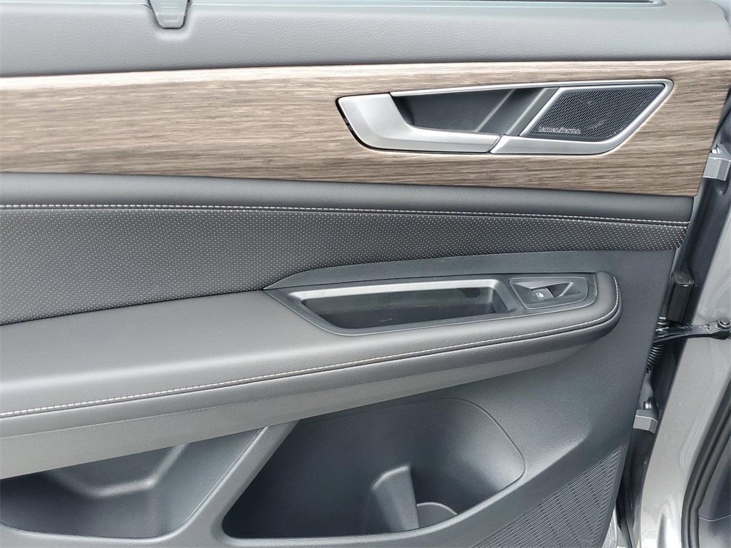 new 2025 Volkswagen Atlas car, priced at $51,056