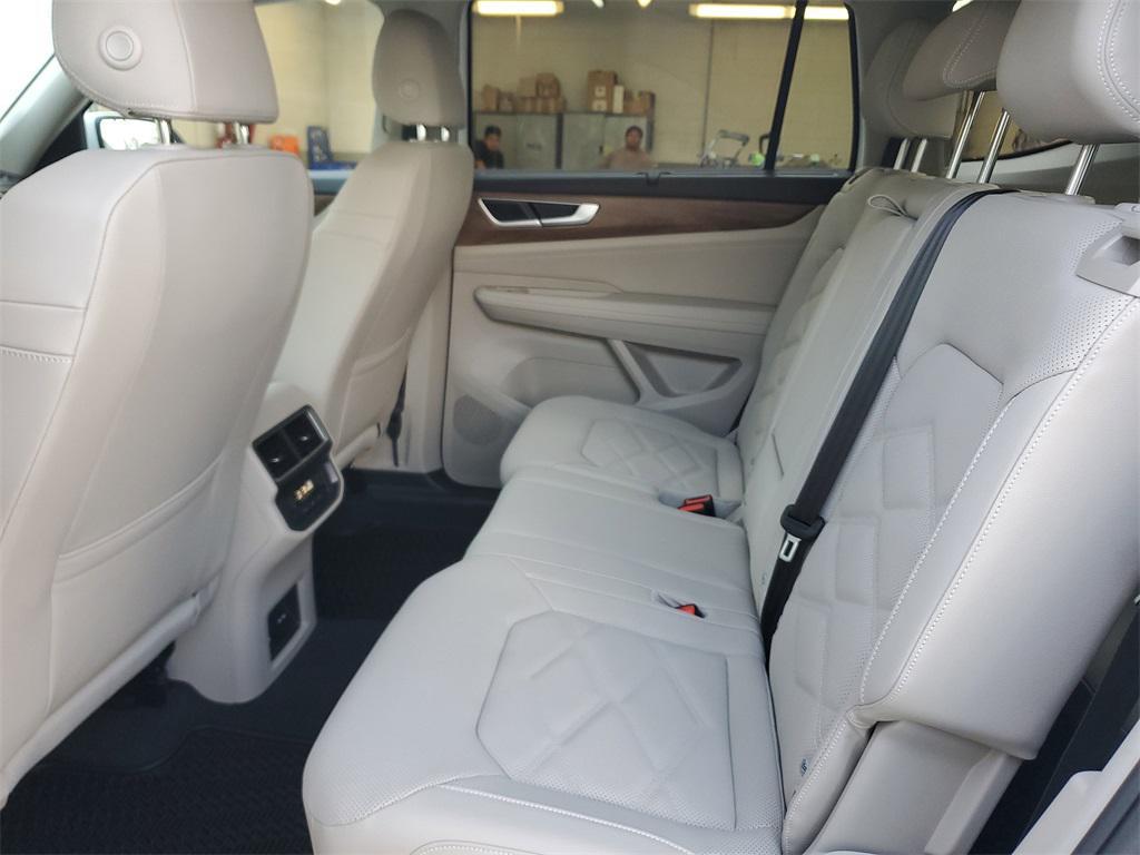 new 2025 Volkswagen Atlas car, priced at $39,697
