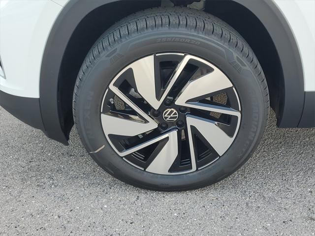 new 2025 Volkswagen Atlas car, priced at $42,197