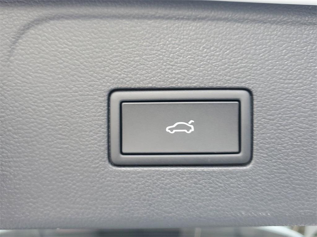 new 2025 Volkswagen Atlas car, priced at $39,697