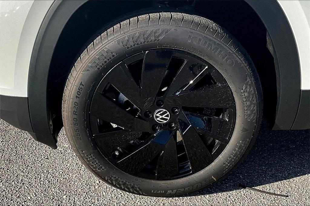 new 2026 Volkswagen Atlas car, priced at $44,792