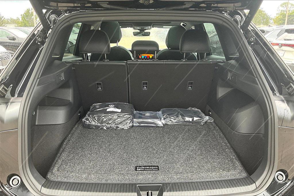 new 2025 Volkswagen Tiguan car, priced at $35,931