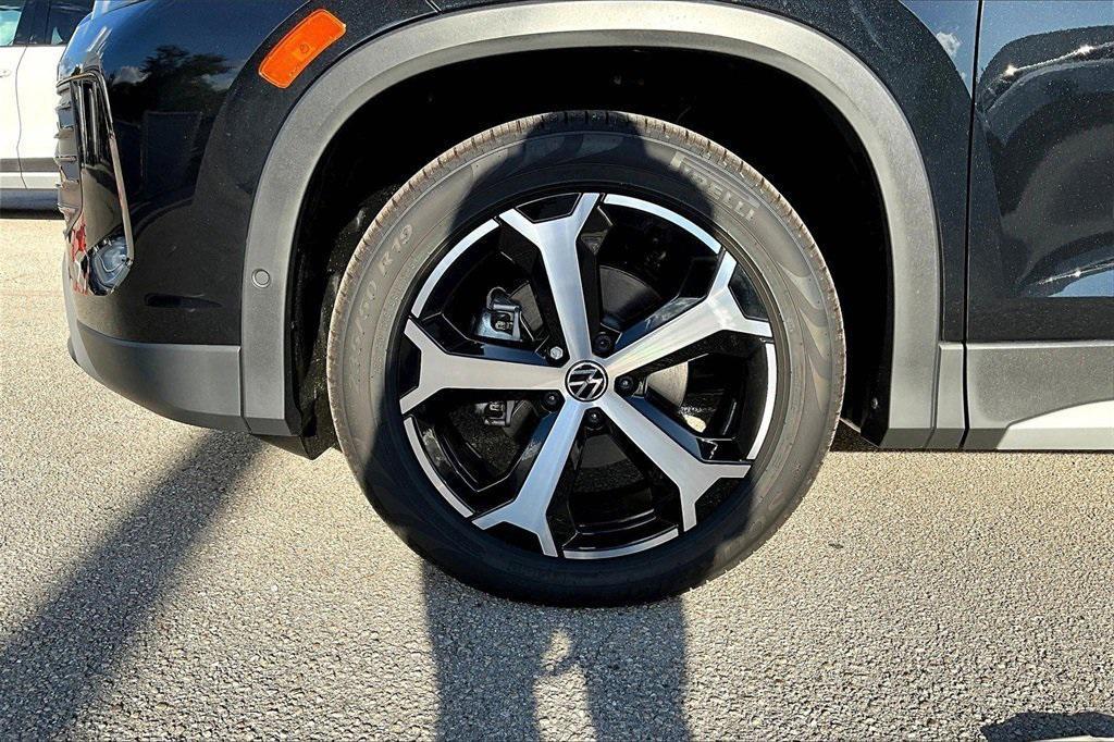 used 2025 Volkswagen Tiguan car, priced at $32,799