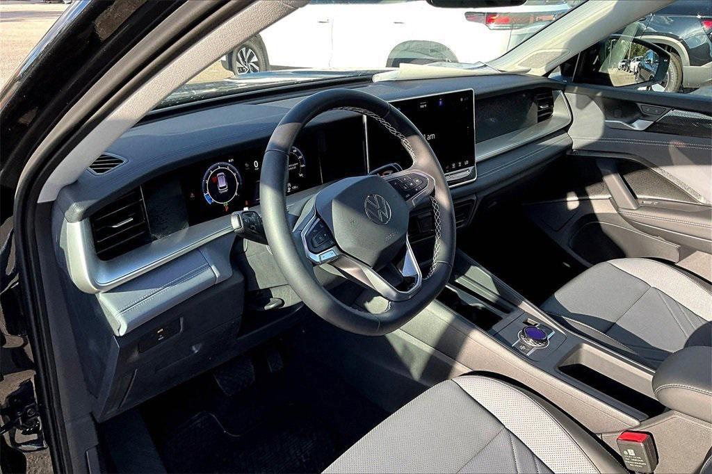 used 2025 Volkswagen Tiguan car, priced at $32,799